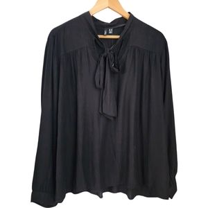 Vero Moda plus-size long sleeve black blouse with a tie over the v-neck Size 20